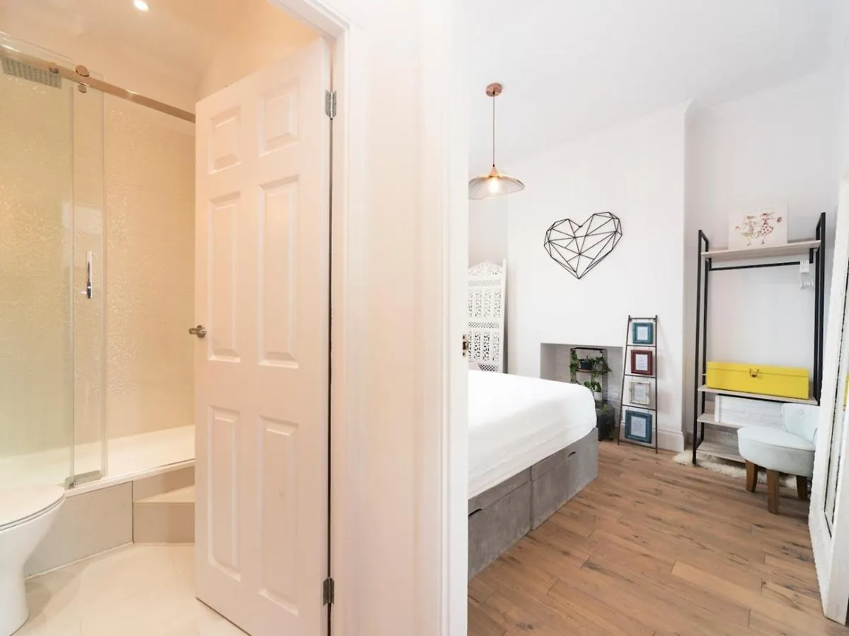 Pass The Keys Cosy And Chic Flat Near Greenwich Park London Apartment