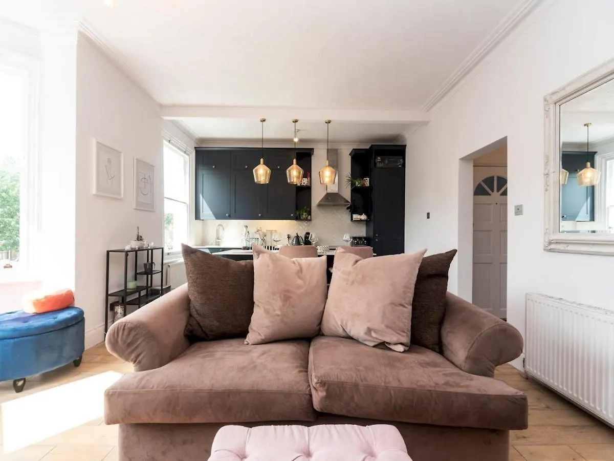 Pass The Keys Cosy And Chic Flat Near Greenwich Park London 0*,  United Kingdom
